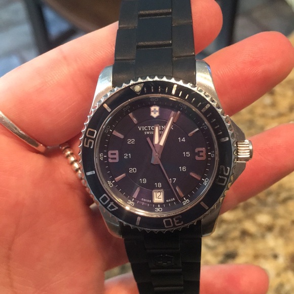 Victorinox watch - Picture 1 of 3